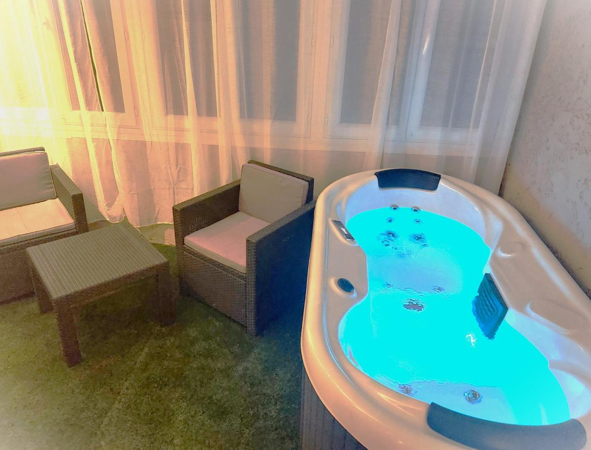 Hotel Les Jardins De Bormes, Sauna & Jacuzzi Luaran gambar
