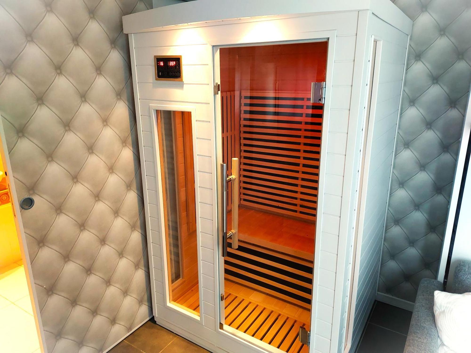 Hotel Les Jardins De Bormes, Sauna & Jacuzzi Luaran gambar