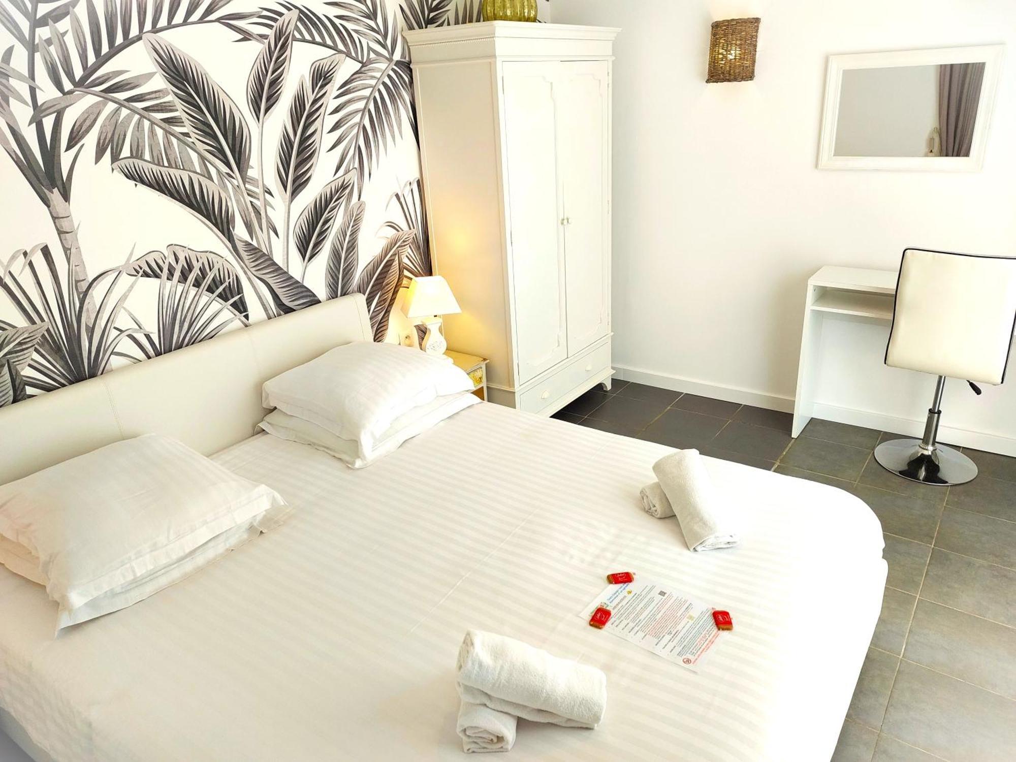 Hotel Les Jardins De Bormes, Sauna & Jacuzzi Bilik gambar